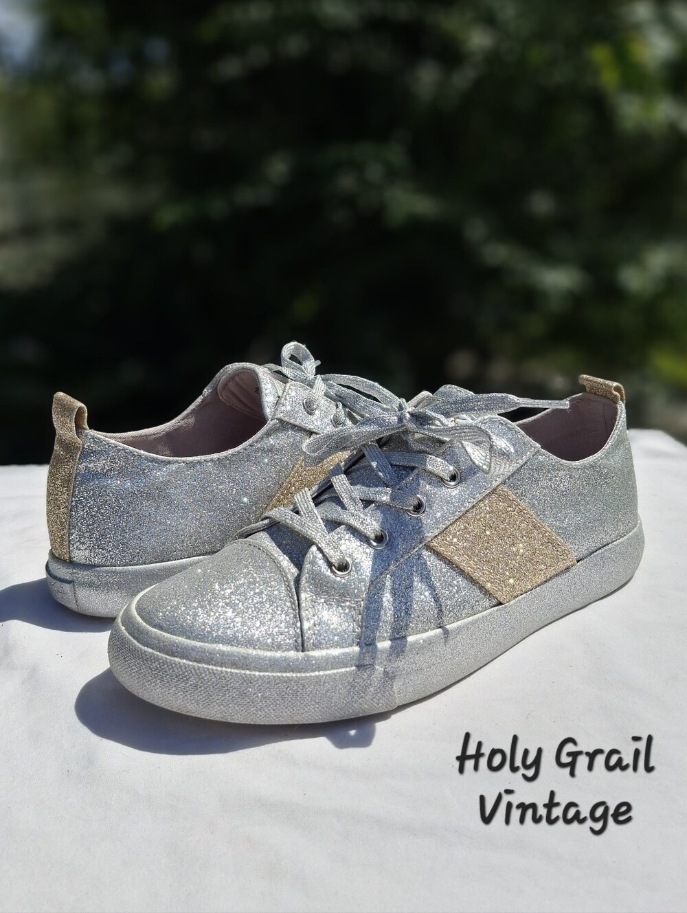 Kendall & Kylie Olea Silver Glitter/Paltino Gold Low Top Lace-Up Sneakers Size 8
